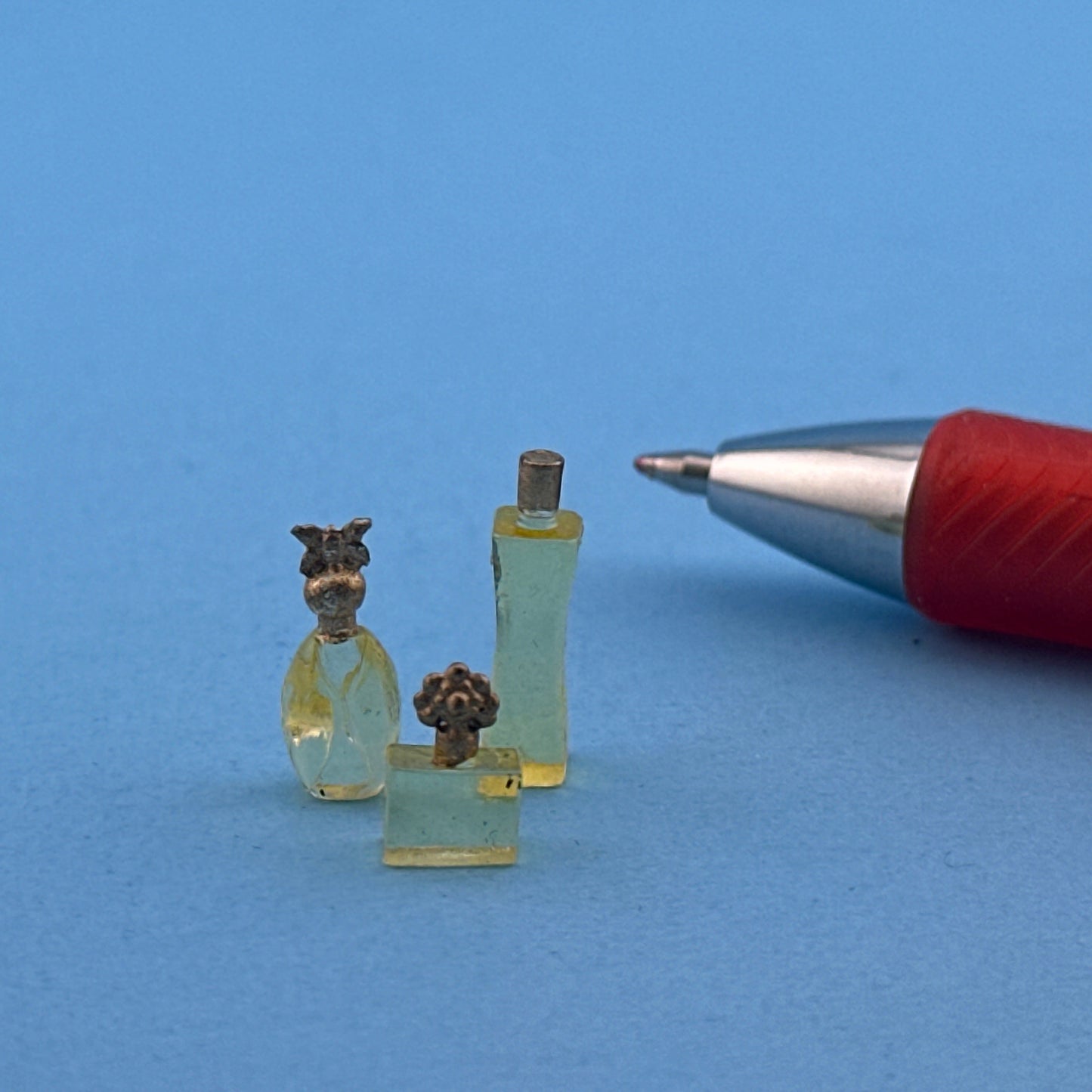 Dollhouse Miniature 1:12 Scale – Set of 3 Perfume Bottles top quality