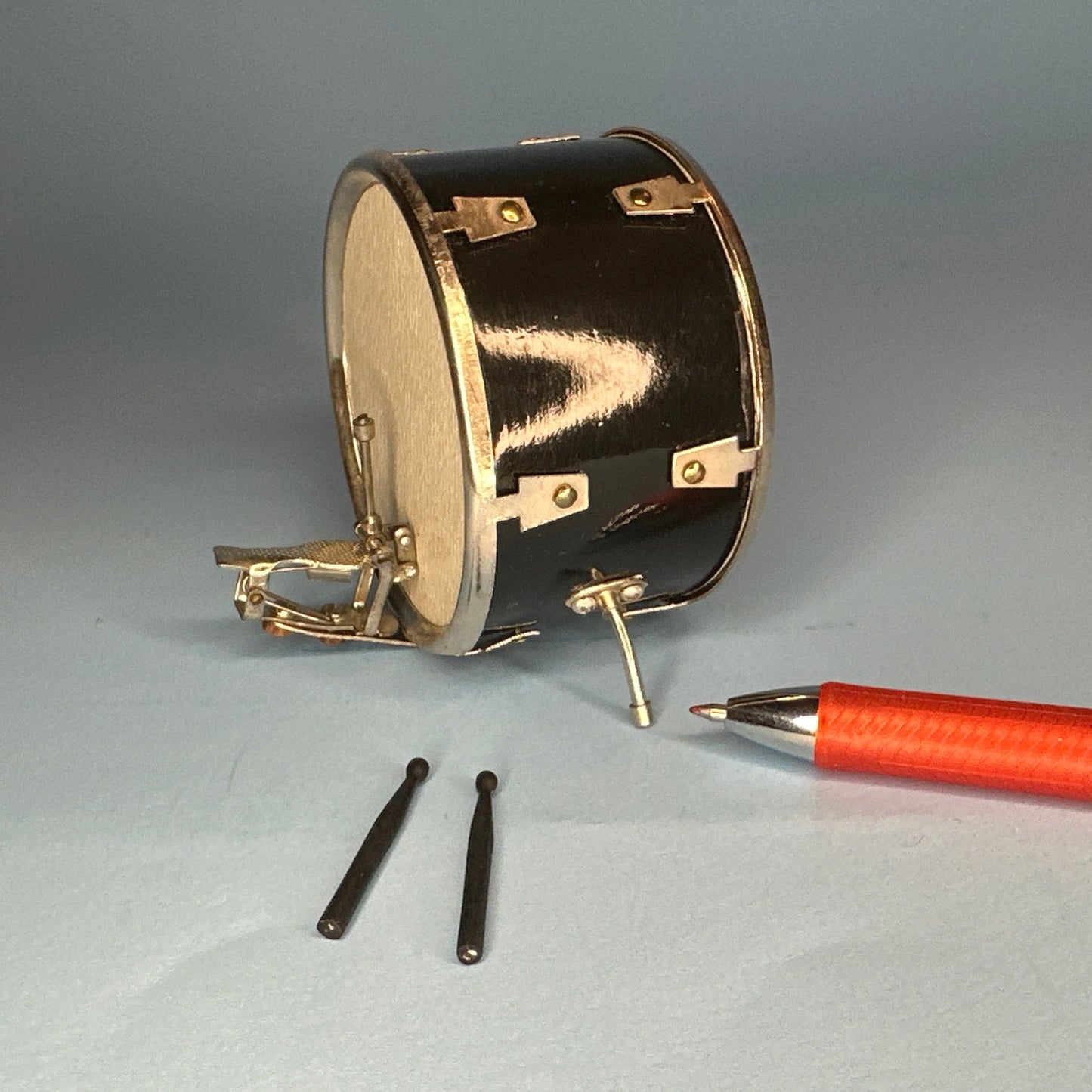Miniature Jazz Band Bass Drum with Drumsticks – 1:12 Scale