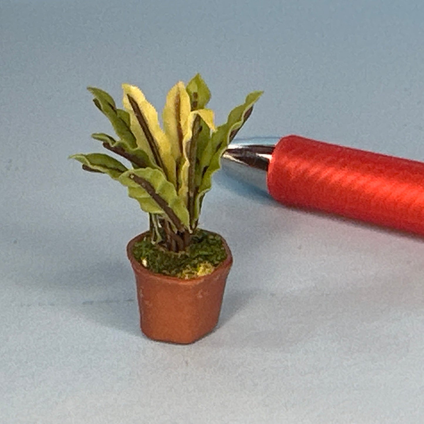 House potted green houseplant plant pot for dollhouse miniature 1:12 scale forever garden PLN18