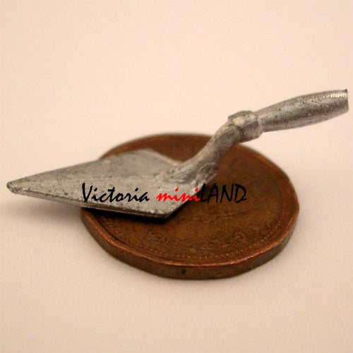 Truelle à ciment 1-1/4"H miniature en métal brut pour maison de poupée - Faites-le vous-même