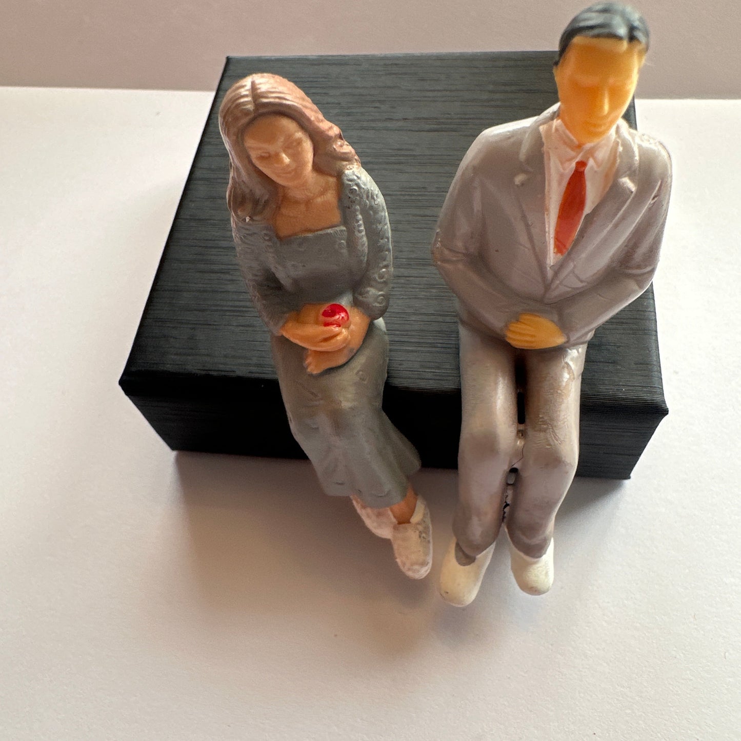1:24 Scale Miniature Couple – Gray Attire