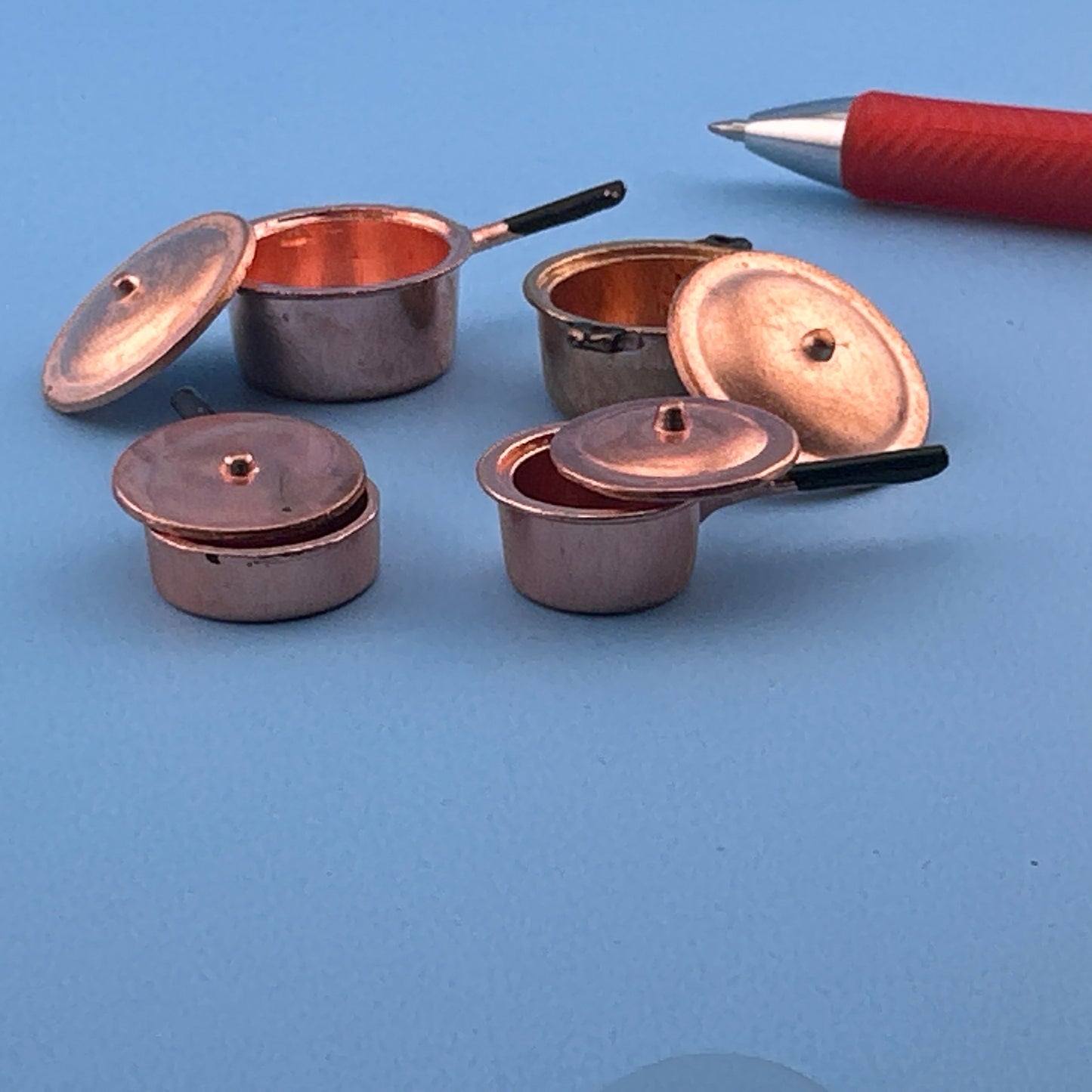 Dollhouse Miniature 1:12 Scale – Set of 4 Cooking Copper Pots with Lids