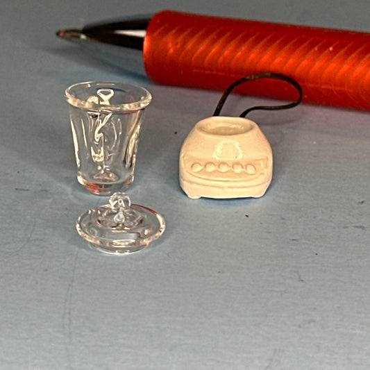 Petit vase en porcelaine à fleurs bleues pour maison de poupée miniature échelle 1:12 1,7 cm de hauteur