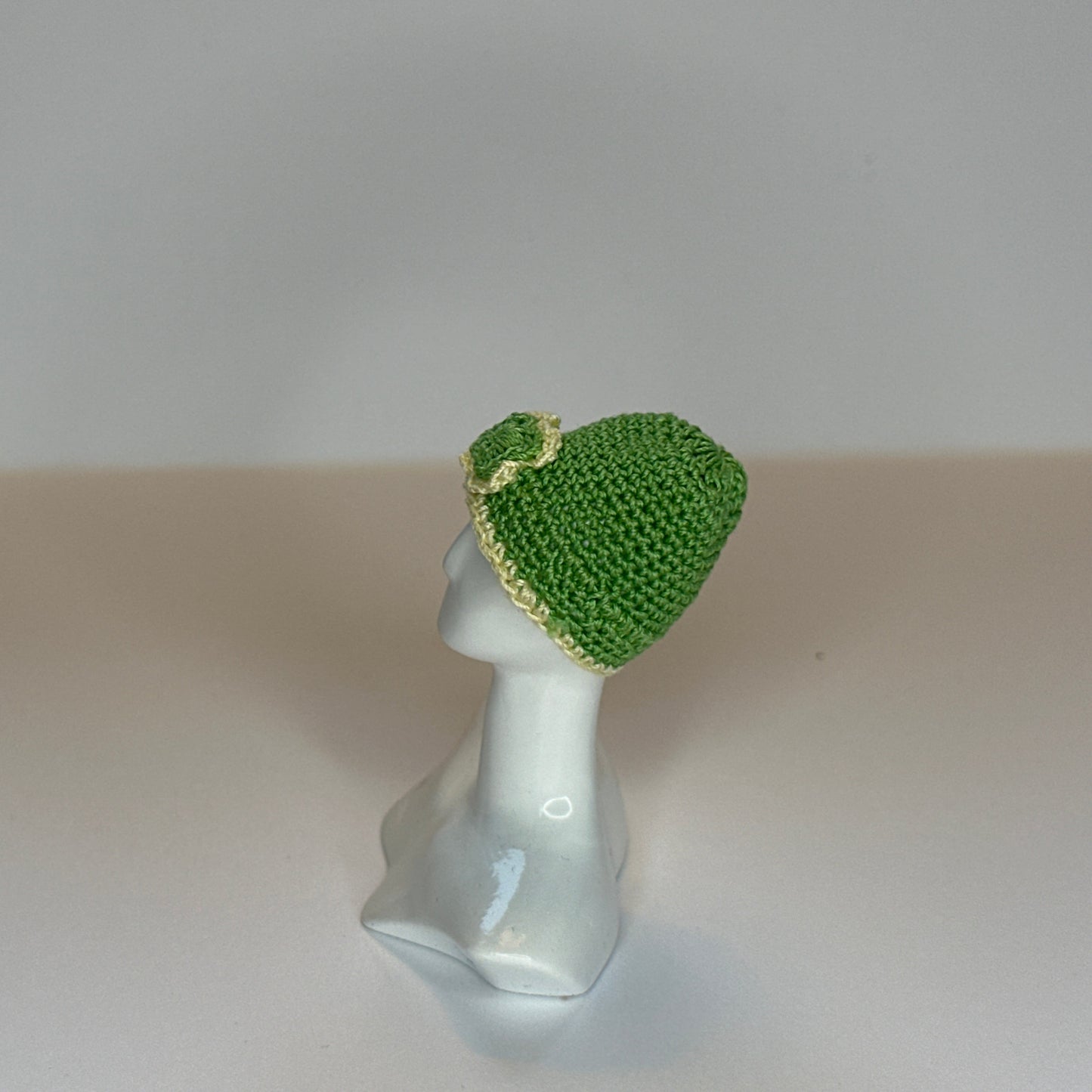 Dollhouse Miniature – Knitted Wool Hat with Flower 1:12