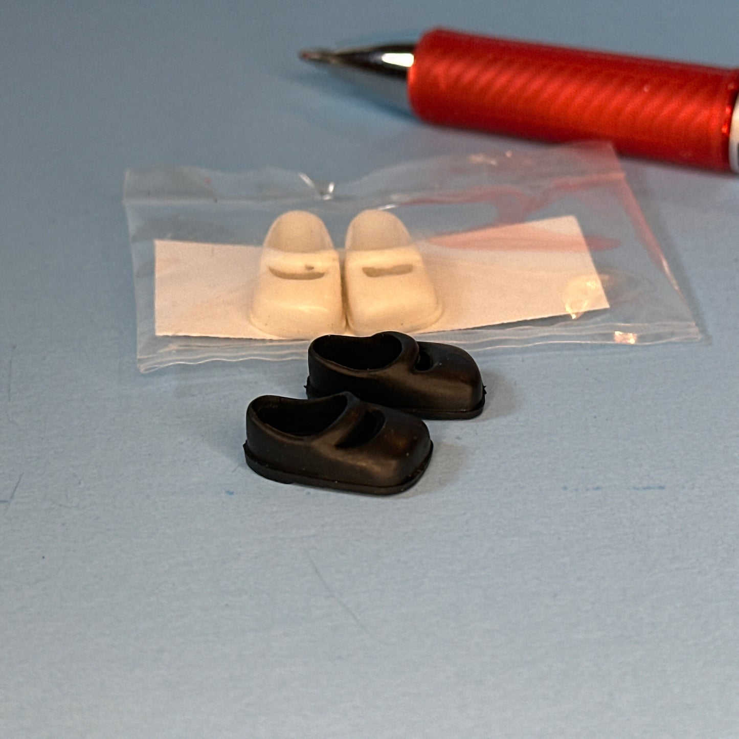 Heidi Ott Dollhouse Miniature Teenager's shoes for 4.5" -one pair 1:12