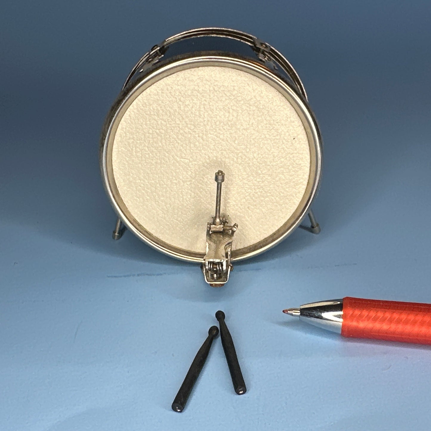 Miniature Jazz Band Bass Drum with Drumsticks – 1:12 Scale
