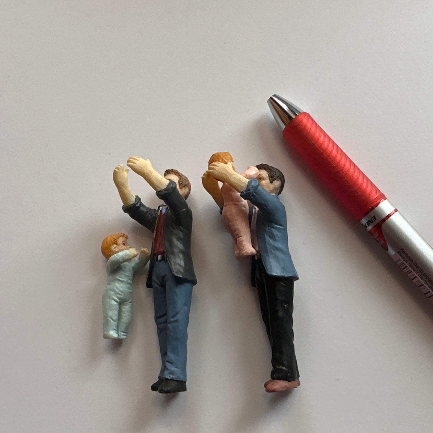 1:24 Miniature Dolls – Fathers Holding Babies