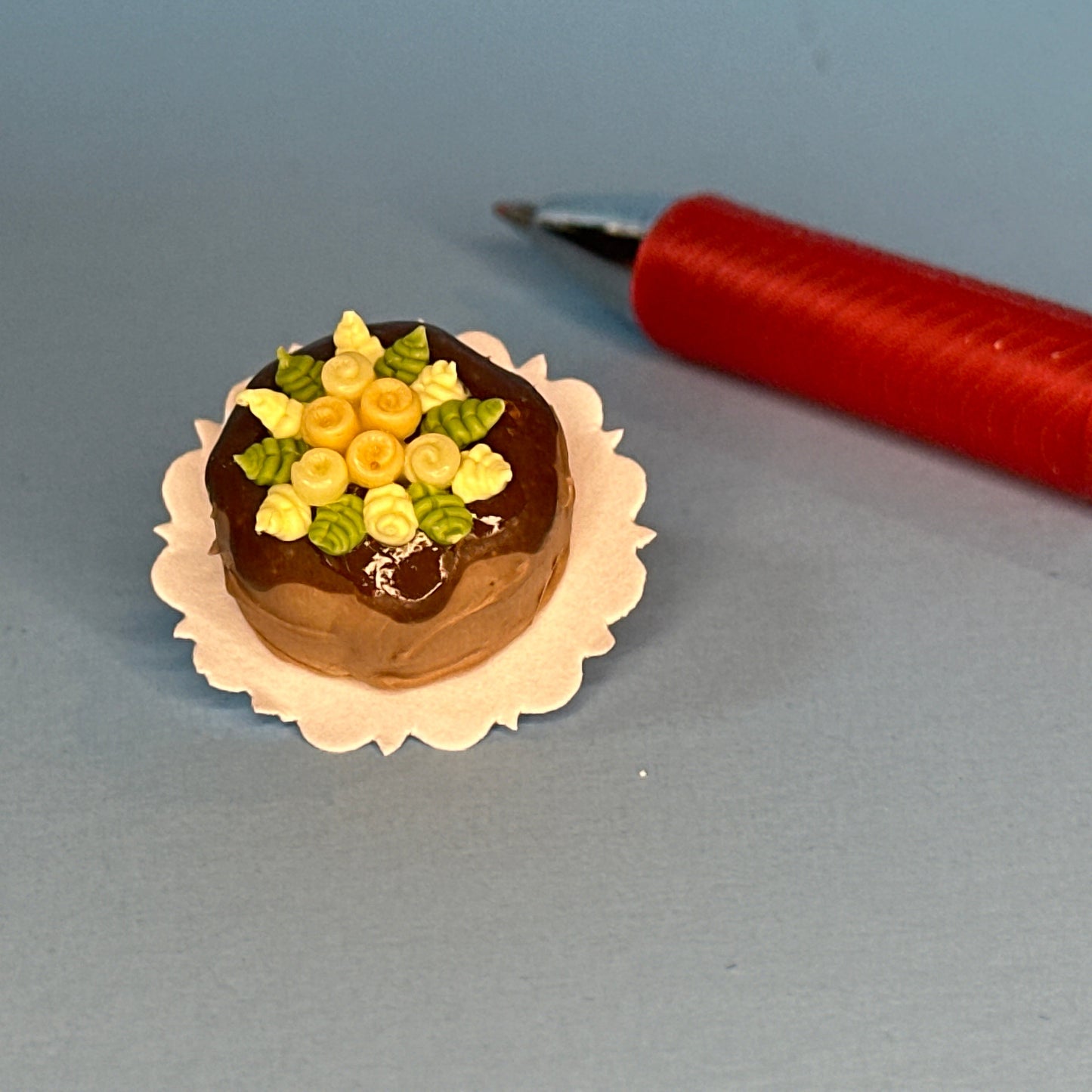 Miniature Chocolate Cake with Floral Decoration – 1:12 Scale