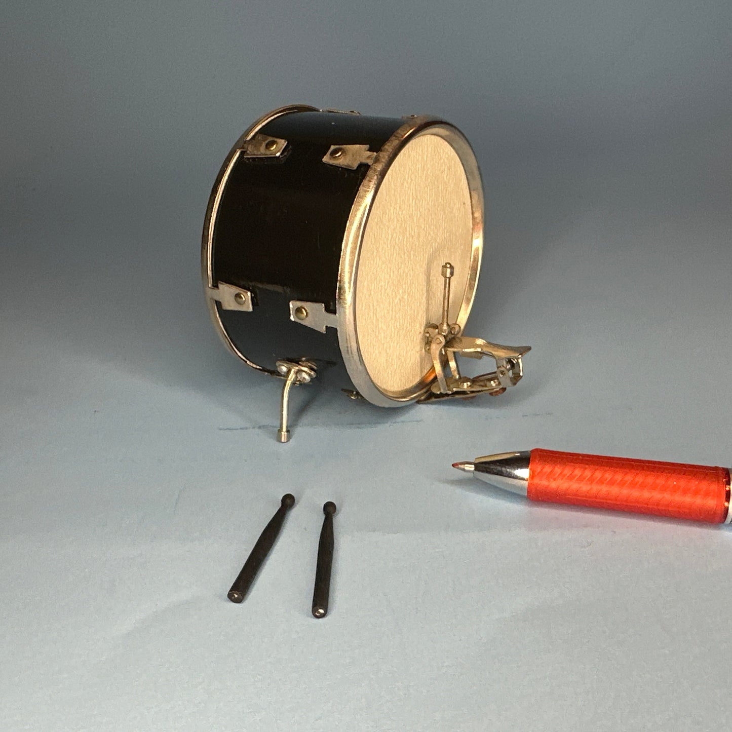 Miniature Jazz Band Bass Drum with Drumsticks – 1:12 Scale