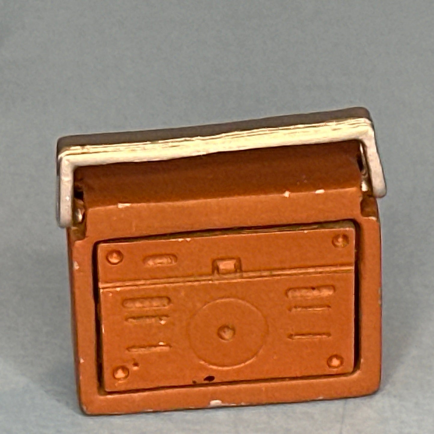 Miniature Dollhouse Radio with Silver Handle and Knobs – 1:12 Scale