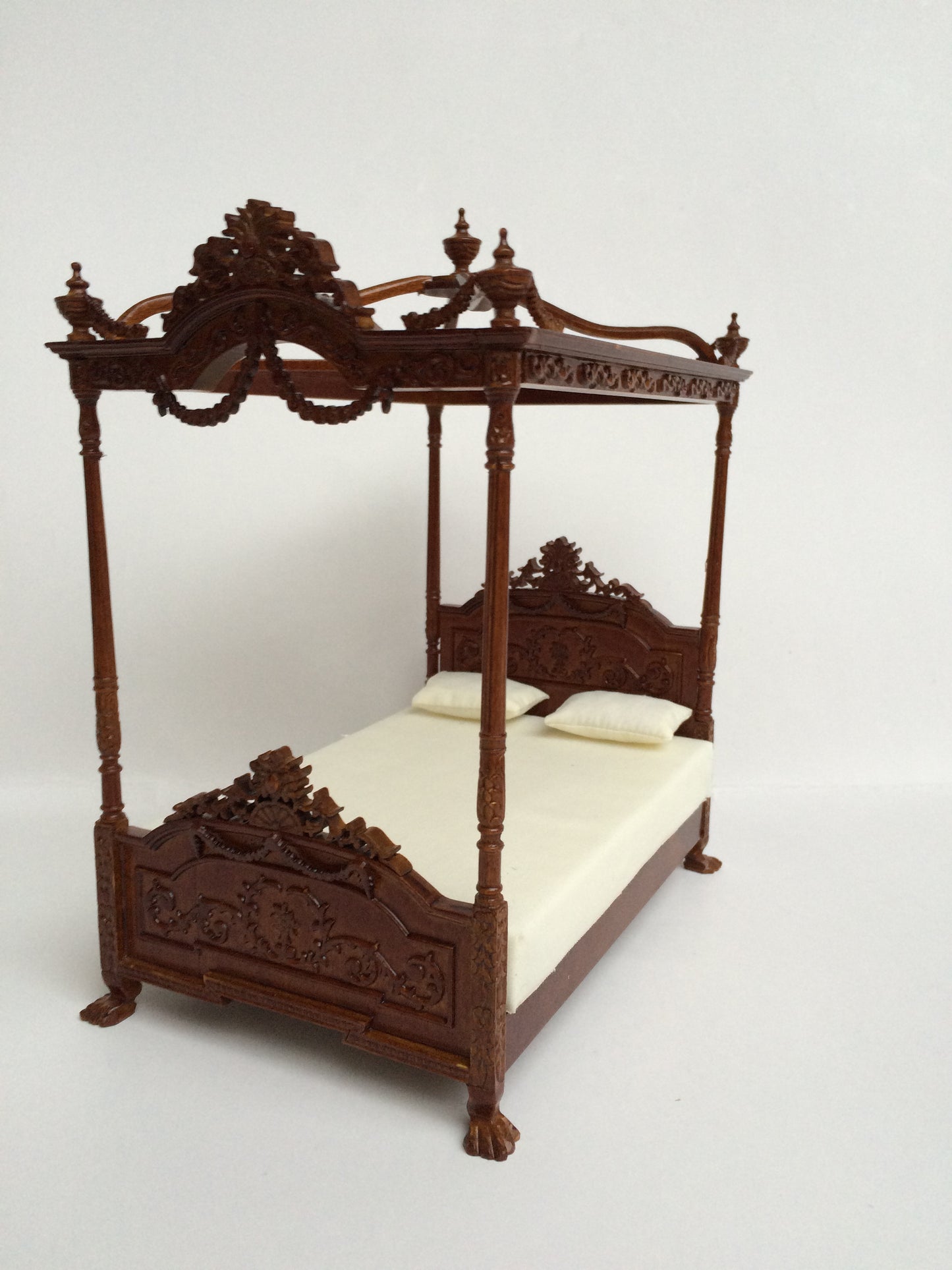 Miniature Four Poster Canopy Bed Fine Quality for dollhouse walnut 1:12 scale
