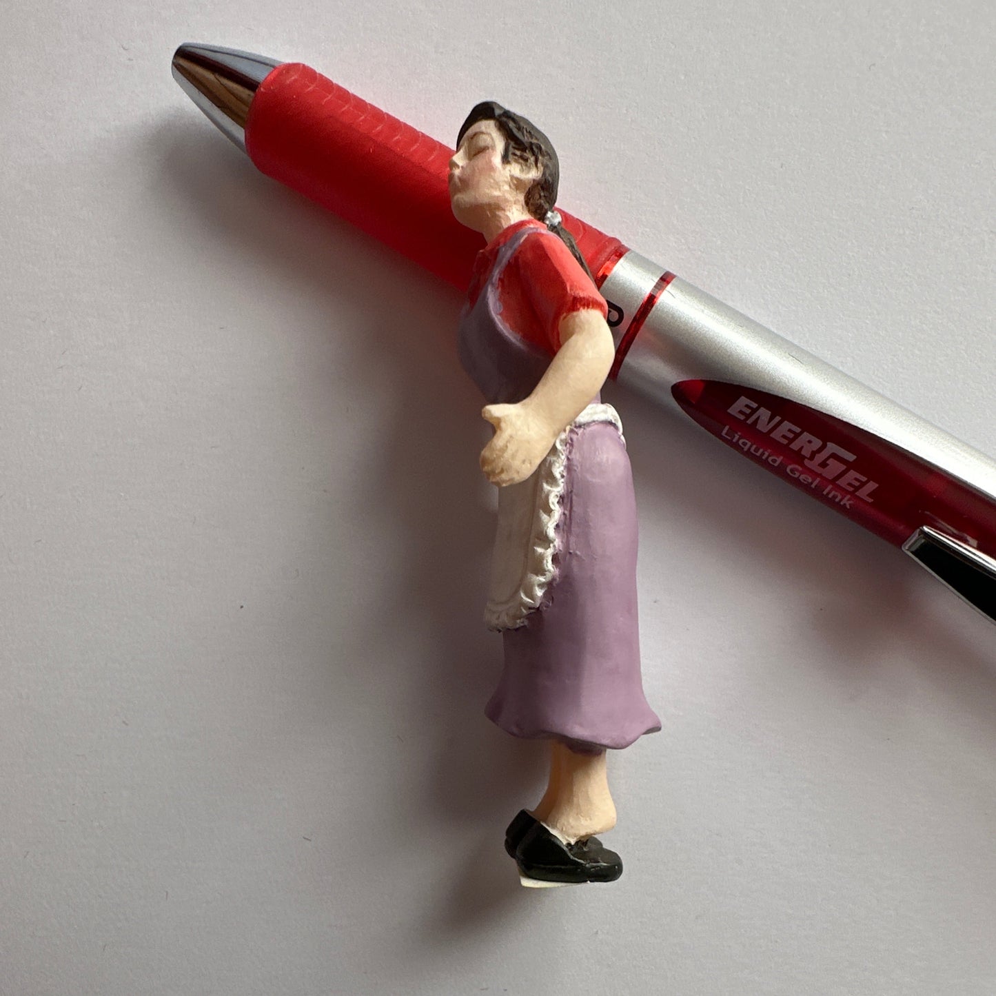 1:24 Scale Miniature Housewife Figurines – Half Scale Dollhouse Figures