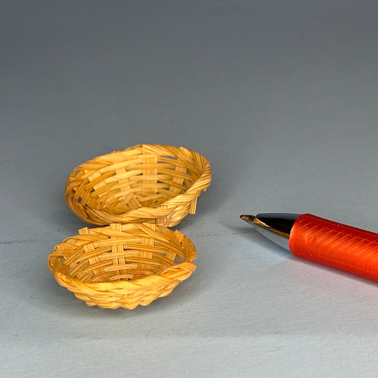 Set of 2 Miniature Wicker Baskets – 1:12 Scale