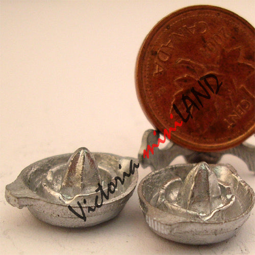 Lemon JUICE SQUEEZER 2 pcs 1/2"W unfinished DIY metal miniature for dollhouse - Do it yourself