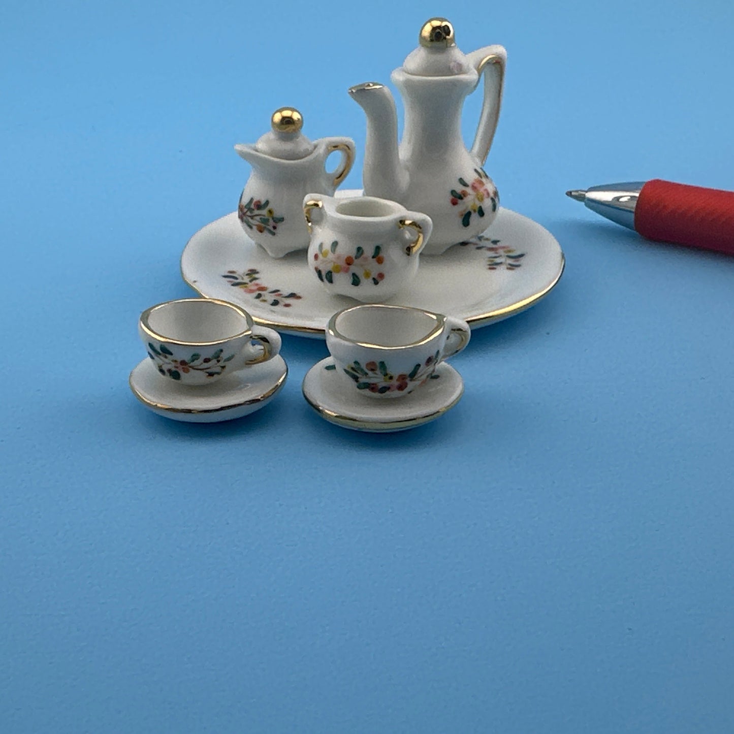 Dollhouse Miniature – 10-Piece Tea Set with Floral Design
