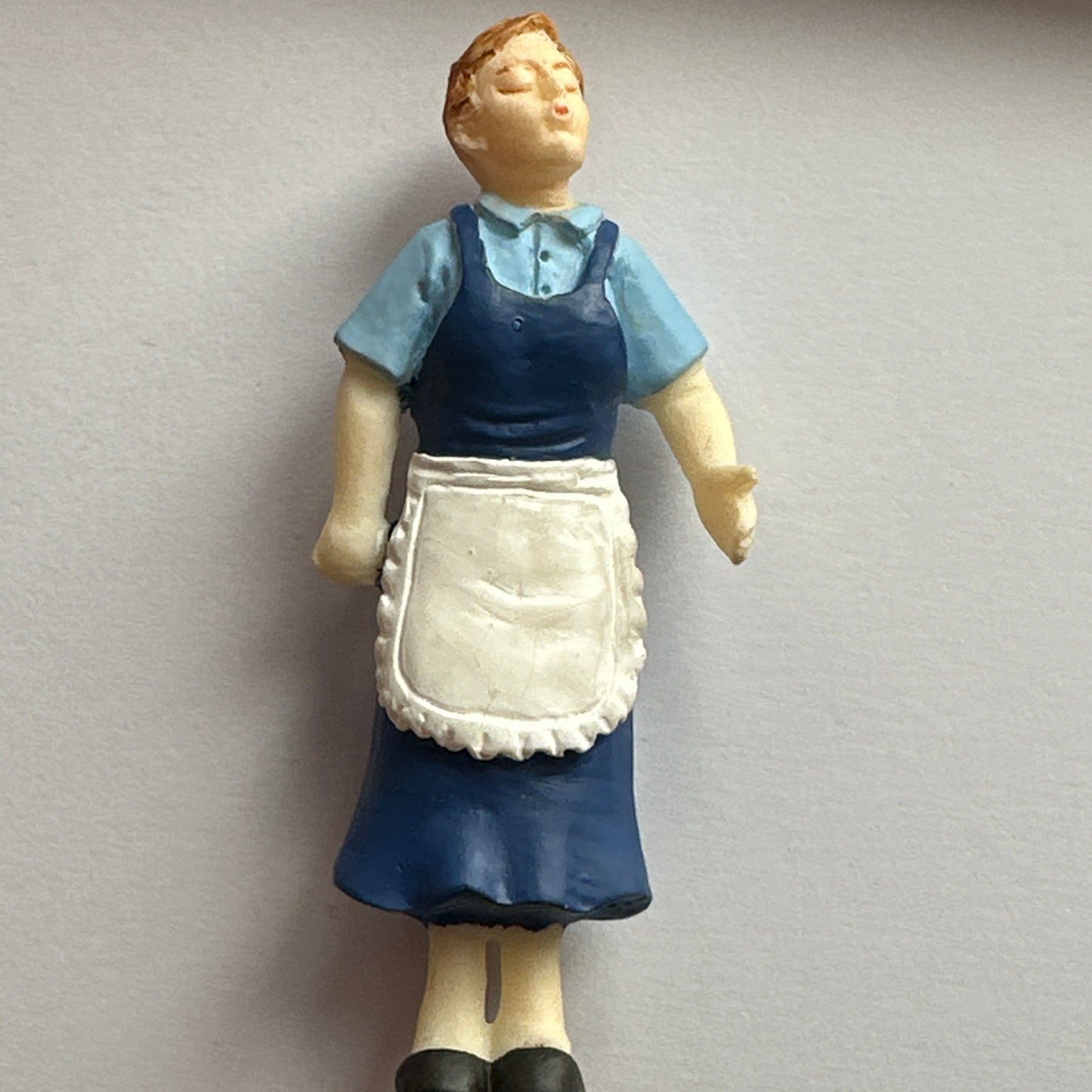 1:24 Scale Miniature Housewife Figurines – Half Scale Dollhouse Figures