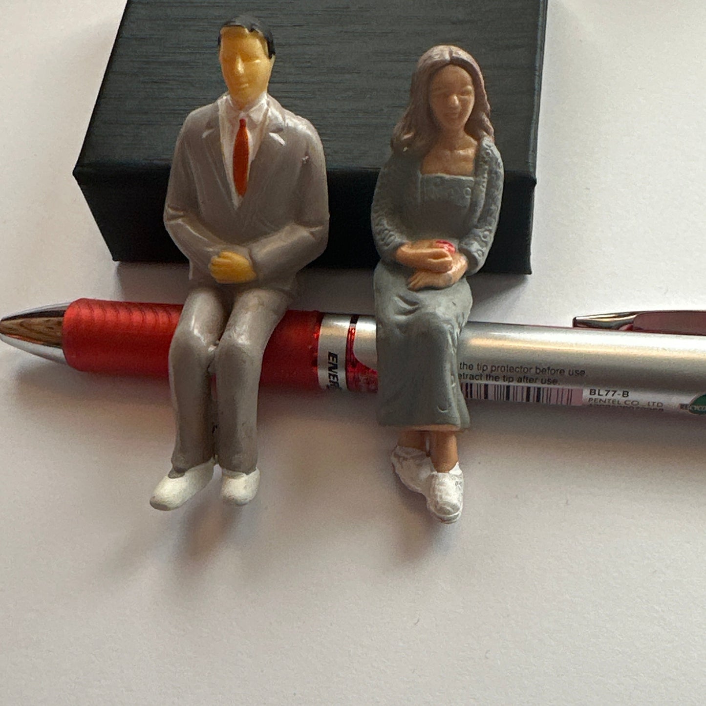 1:24 Scale Miniature Couple – Gray Attire