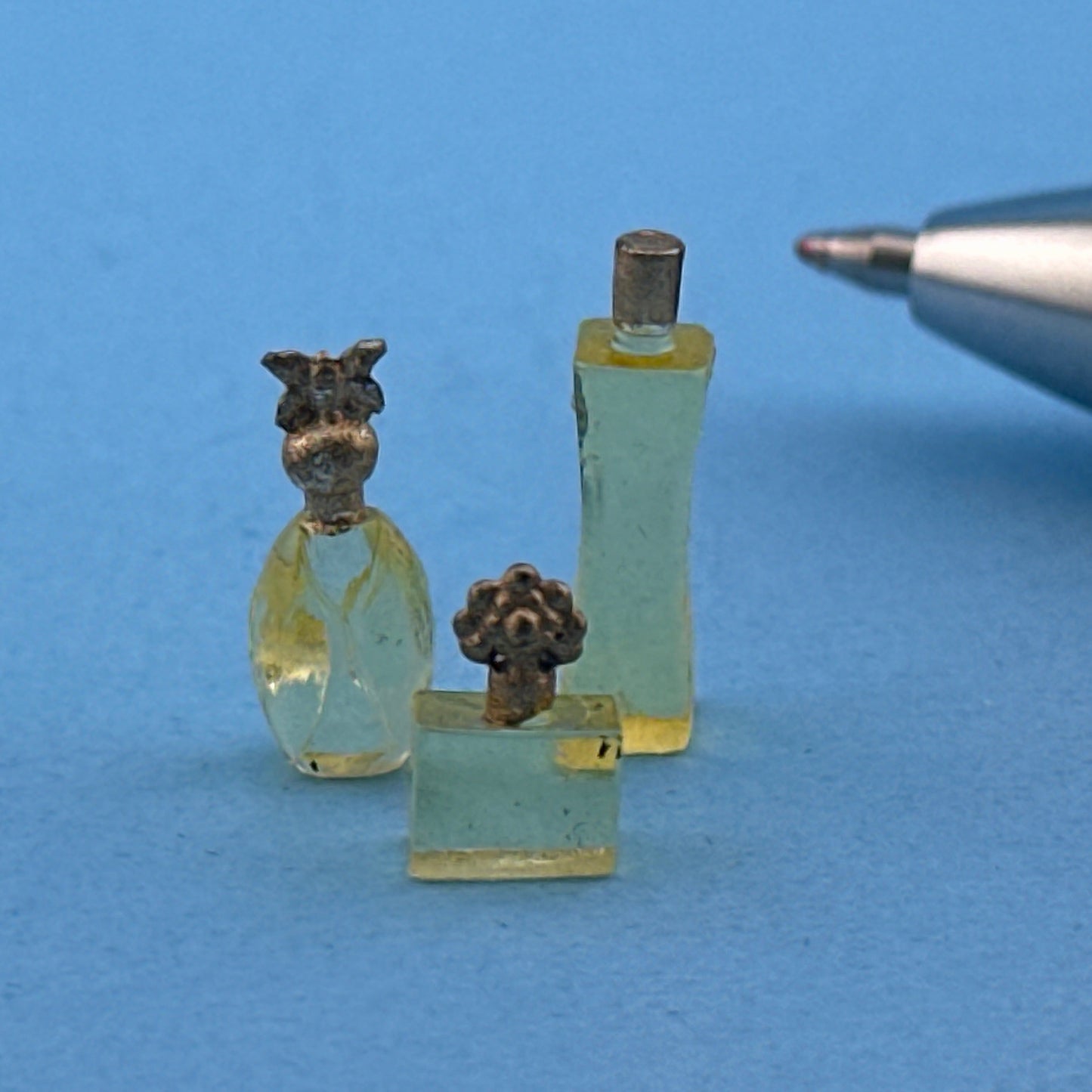 Dollhouse Miniature 1:12 Scale – Set of 3 Perfume Bottles top quality