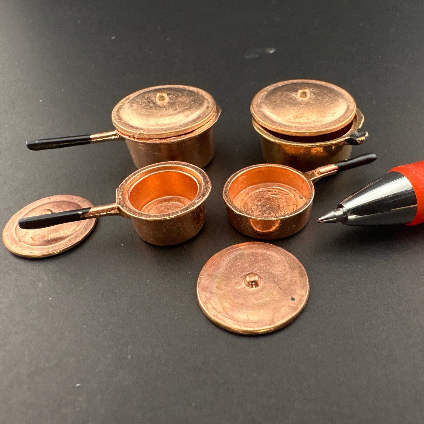 Dollhouse Miniature 1:12 Scale – Set of 4 Cooking Copper Pots with Lids