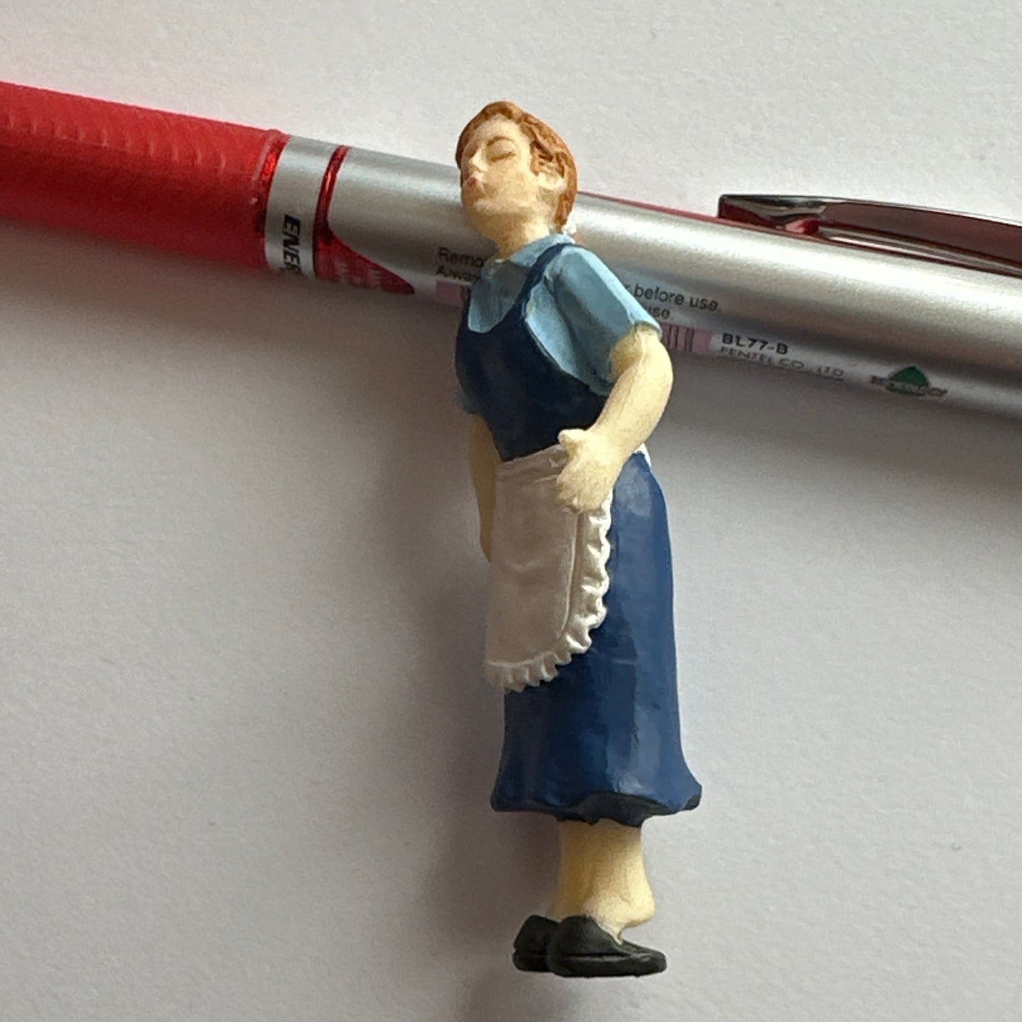 1:24 Scale Miniature Housewife Figurines – Half Scale Dollhouse Figures