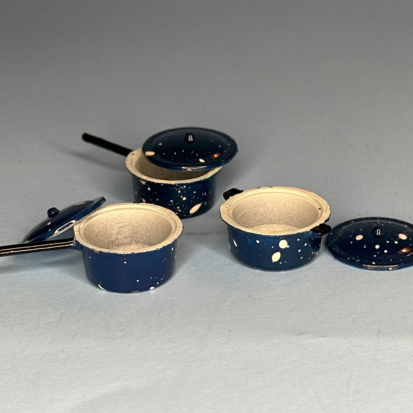 Miniature Blue Polka Dot Cooking Pots – Set of 3 – 1:12 Scale