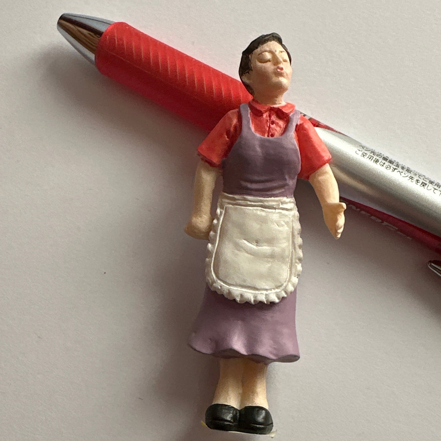 1:24 Scale Miniature Housewife Figurines – Half Scale Dollhouse Figures