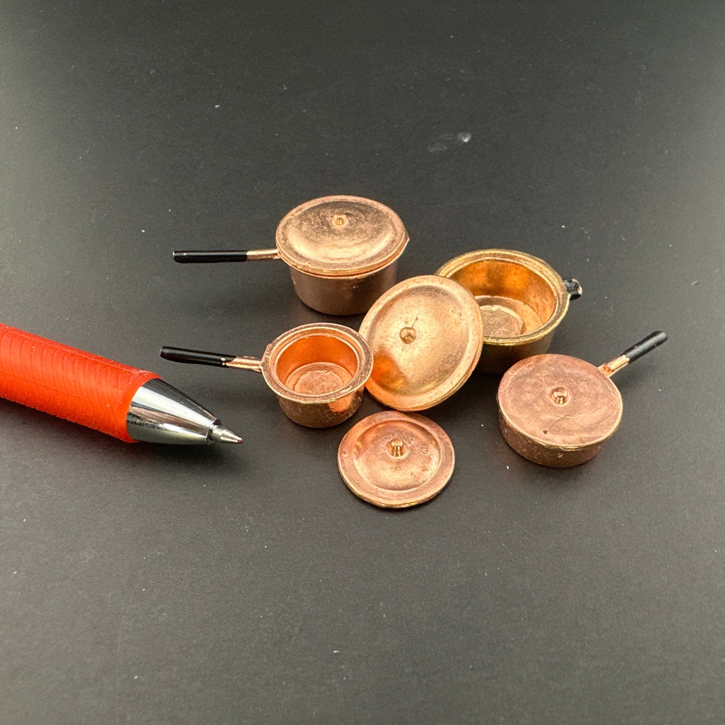 Dollhouse Miniature 1:12 Scale – Set of 4 Cooking Copper Pots with Lids
