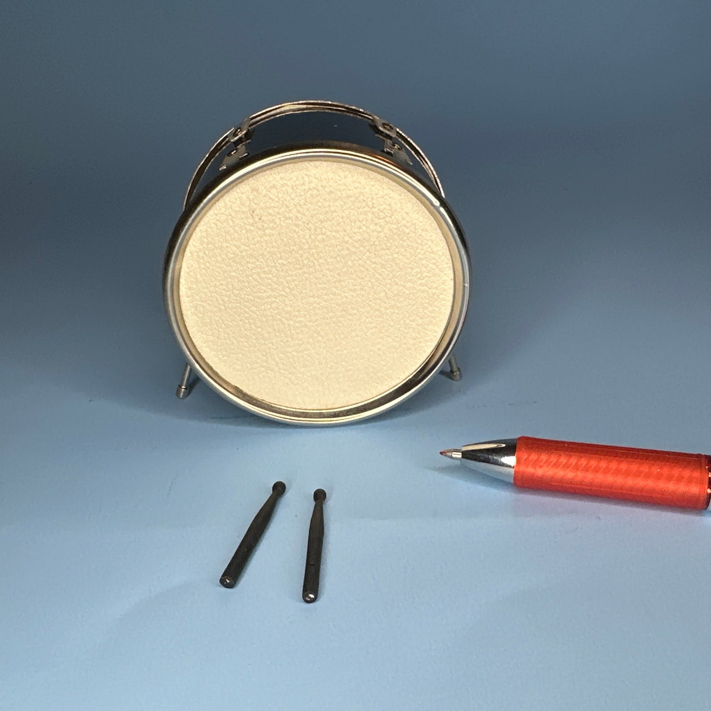 Miniature Jazz Band Bass Drum with Drumsticks – 1:12 Scale
