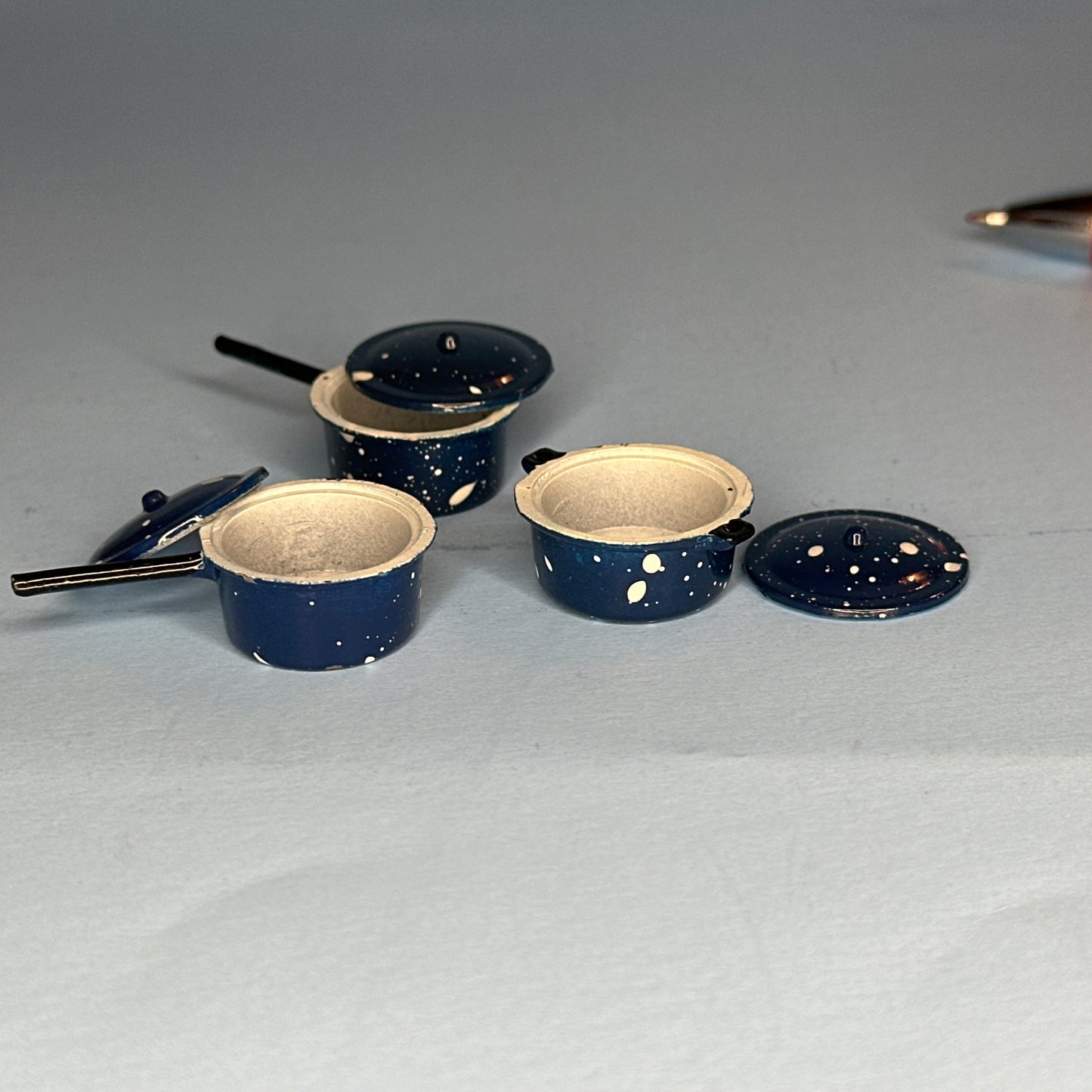 Miniature Blue Polka Dot Cooking Pots – Set of 3 – 1:12 Scale