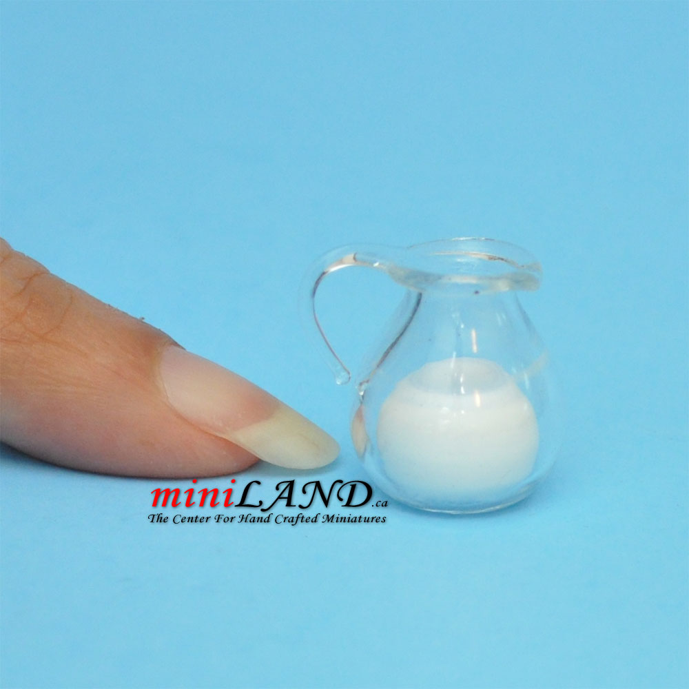 Pichet en verre transparent avec lait pour maison de poupée miniature à l'échelle 1:12