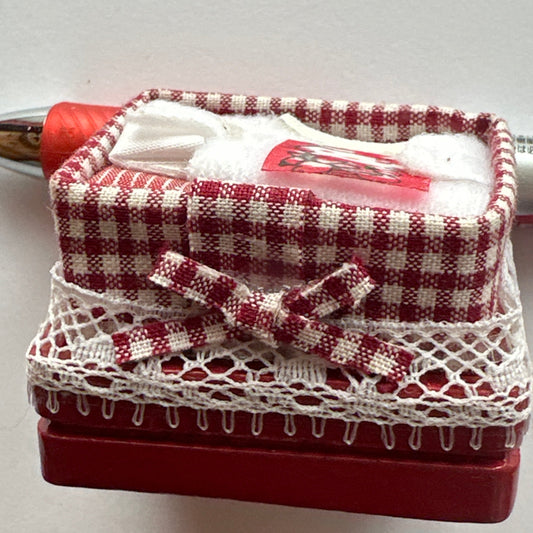 Nähgarnständer Holzkorb Därme Puppenhaus Miniatur 1:12