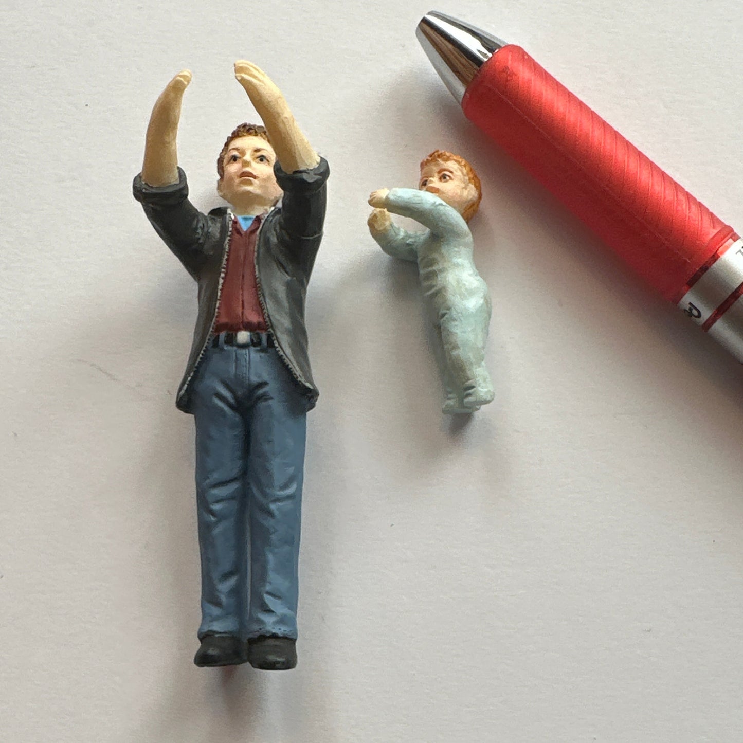 1:24 Miniature Dolls – Fathers Holding Babies
