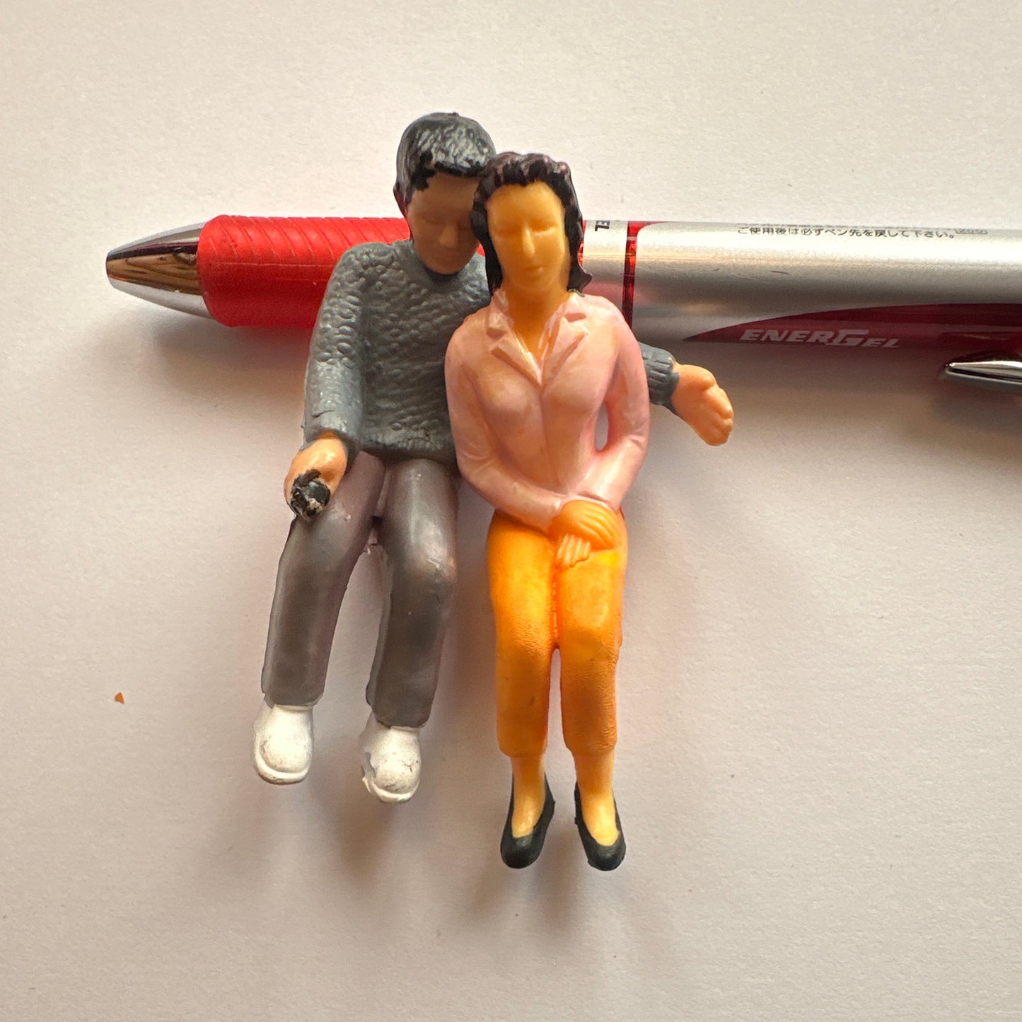 1:24 Scale Sitting Couple Miniatures