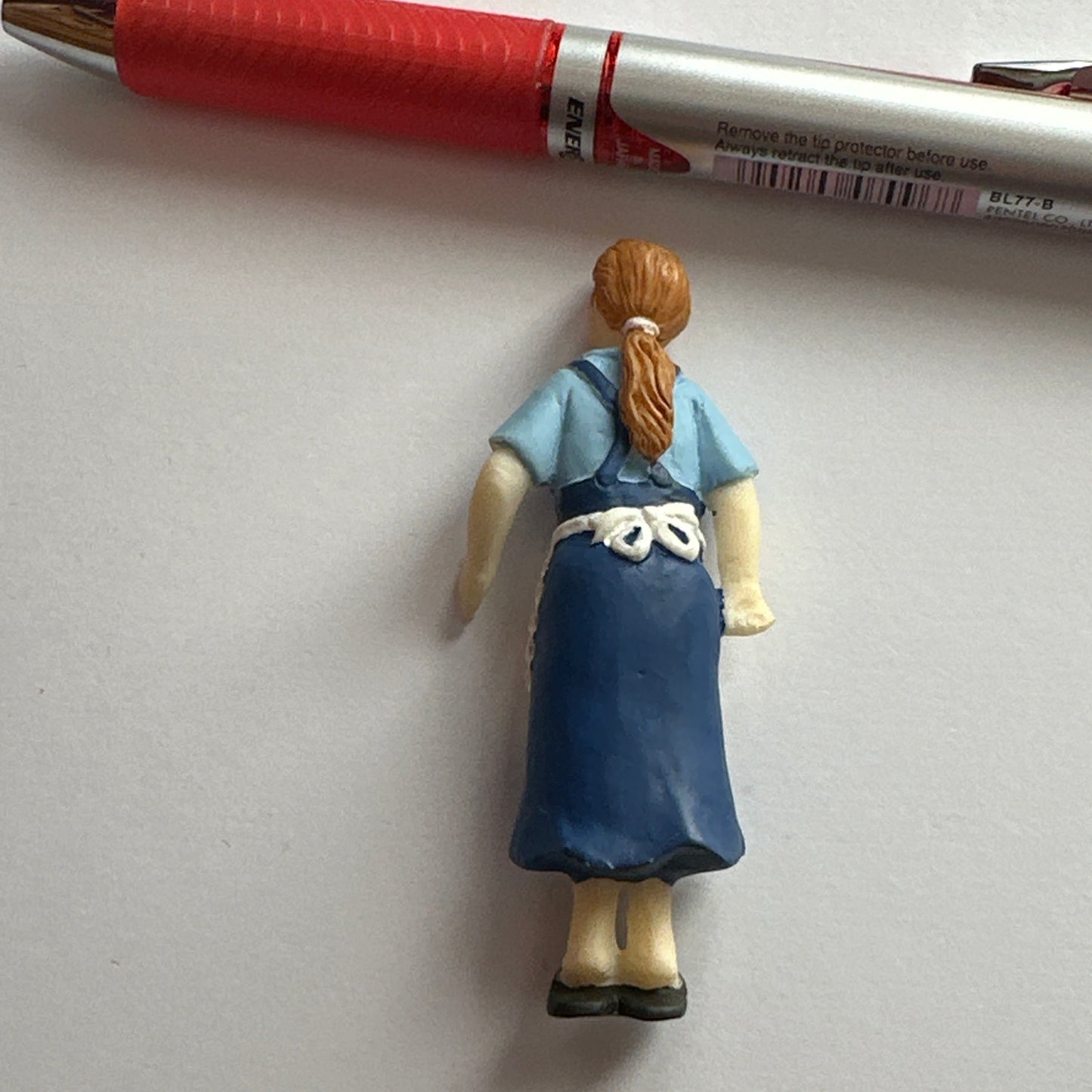 1:24 Scale Miniature Housewife Figurines – Half Scale Dollhouse Figures