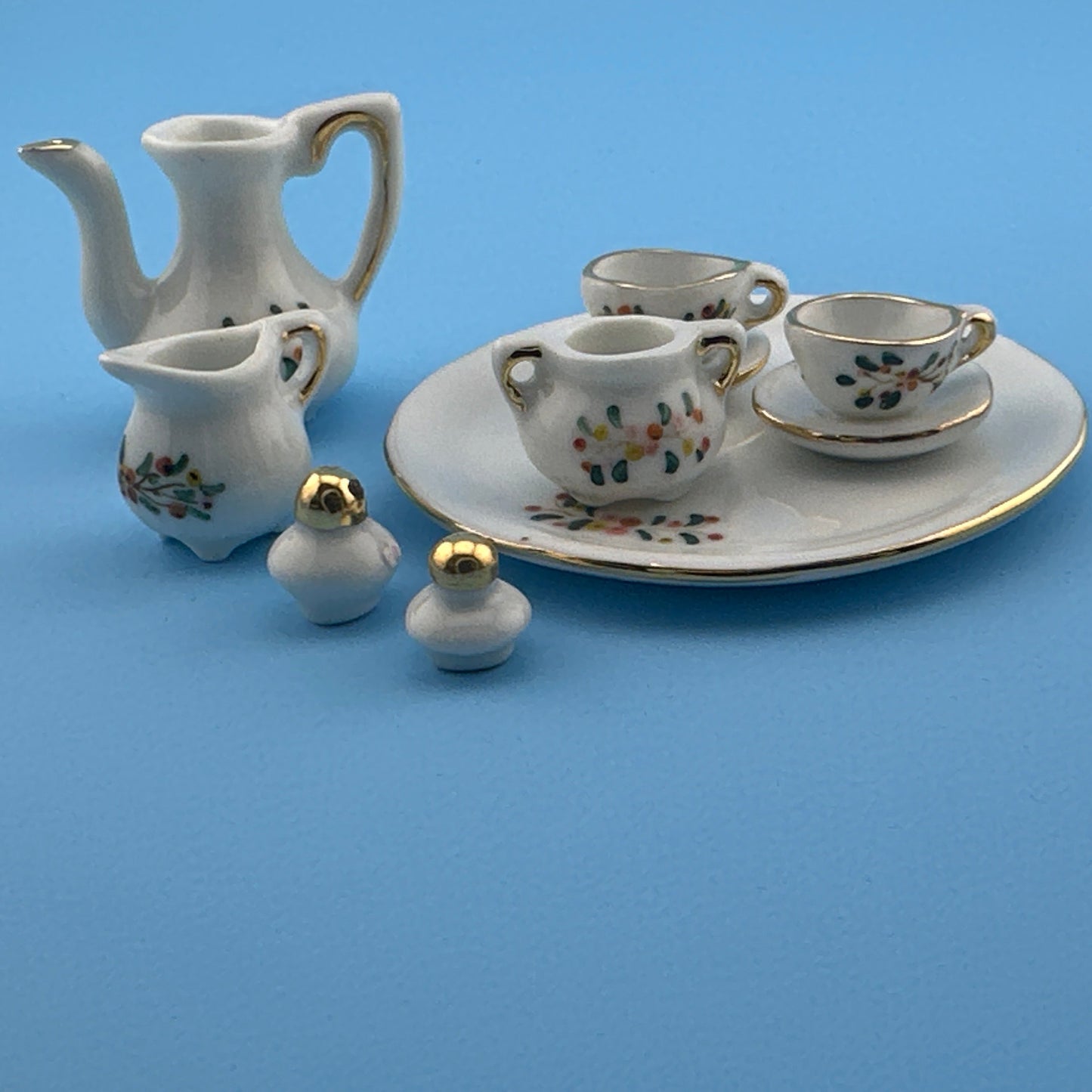 Dollhouse Miniature – 10-Piece Tea Set with Floral Design