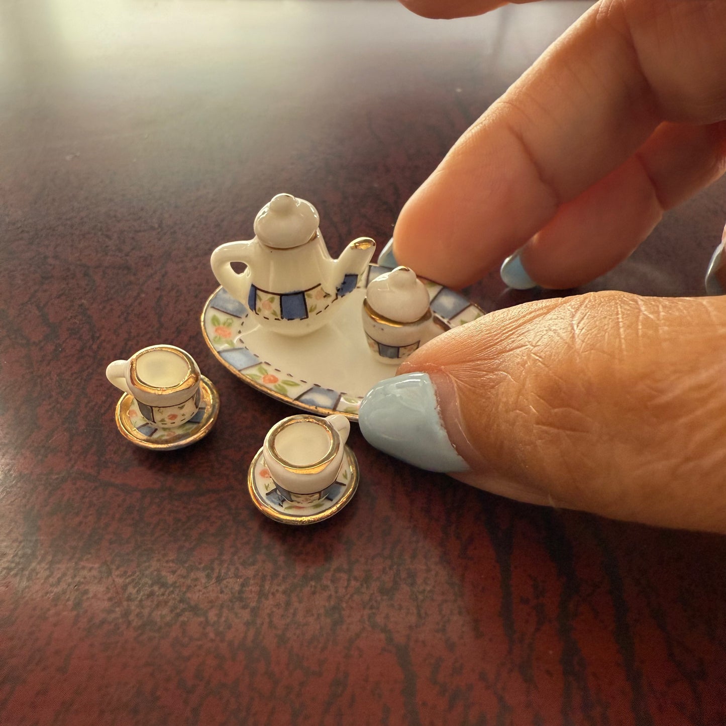 9 Pcs Decorated Tea Set – Dollhouse Miniature 1:12