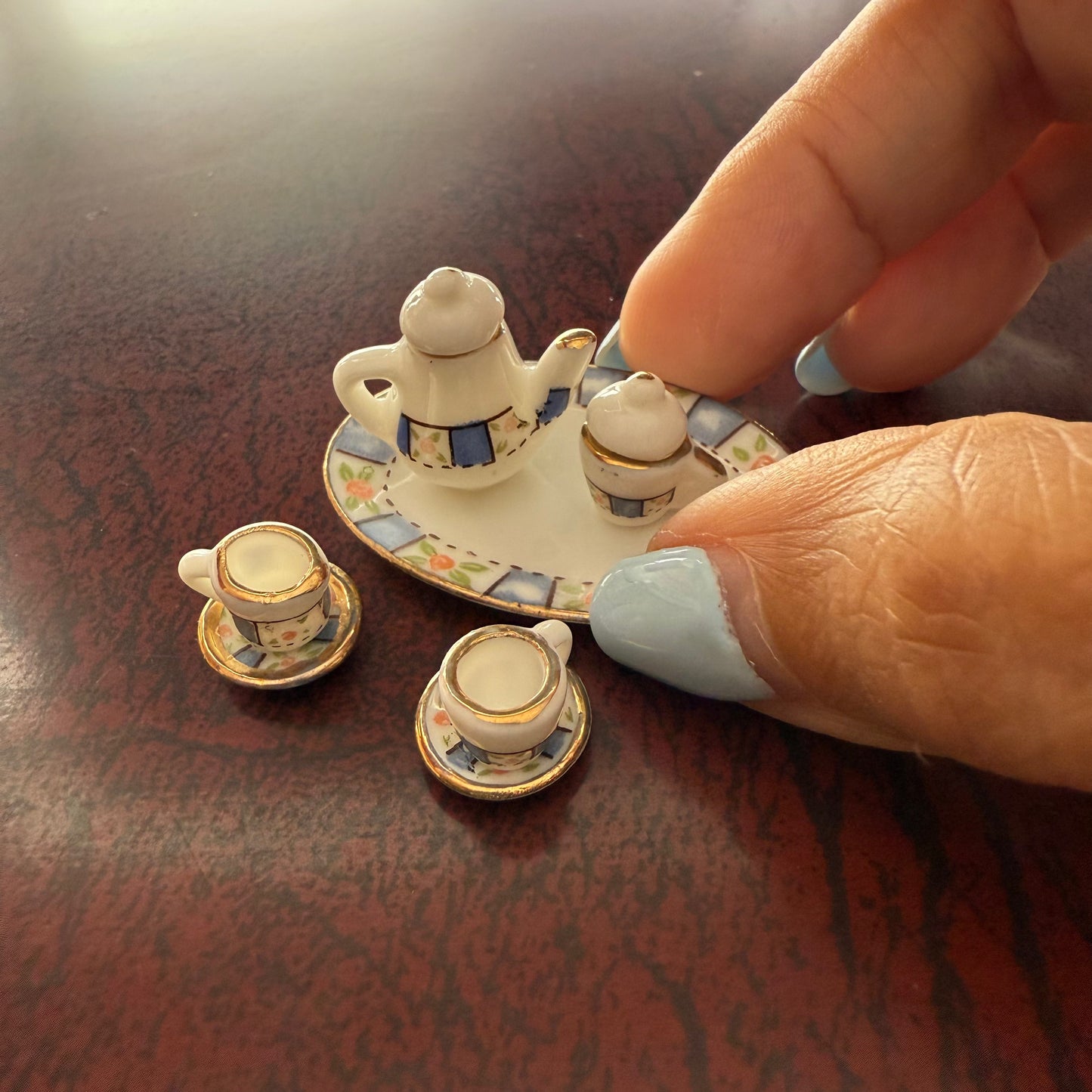 9 Pcs Decorated Tea Set – Dollhouse Miniature 1:12