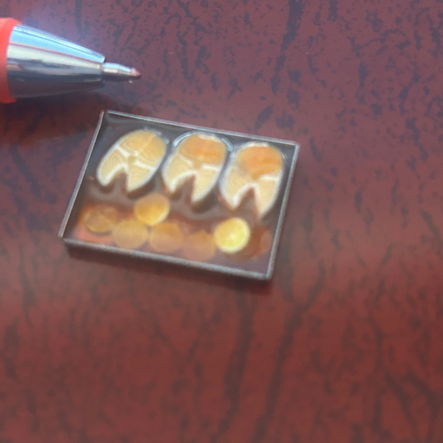Poisson sur une assiette pour maison de poupée miniature échelle 1:12 Fait main SEA007
