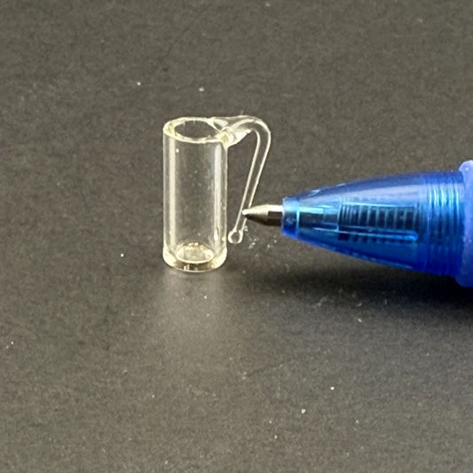Chope à bière miniature en verre pour maison de poupée 1:12