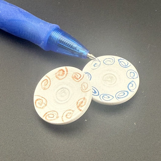 Weiße Glasurvase mit Blume 2 Stk. PW-V101 Puppenhausminiatur 1:12