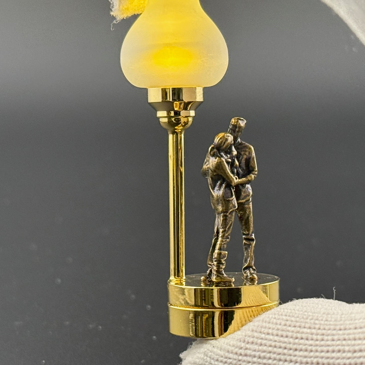 Family picture Miniature Touchless operation with Wand 1:12 romantic table lamp LED light for Dollhouse No-touch No-Switch Stick
