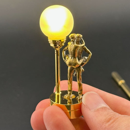 Sex Miniature Touchless operation with Wand 1:12 table lamp LED for Dollhouse table light solid brass