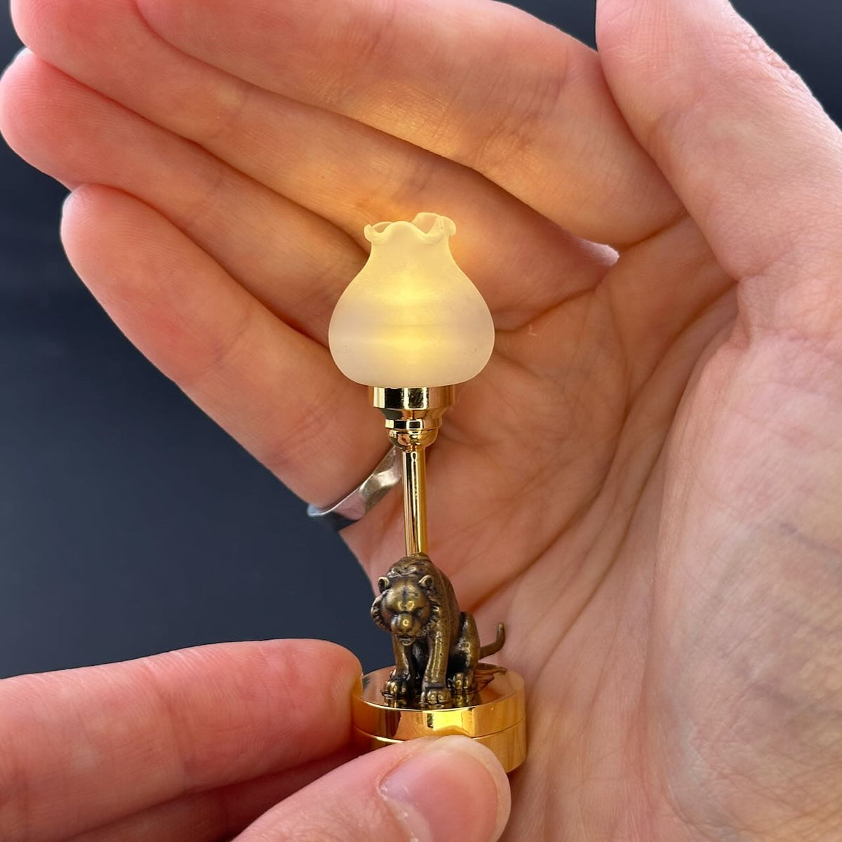 Tiger Miniature Touchless operation with Wand 1:12 table lamp LED for Dollhouse table light solid brass