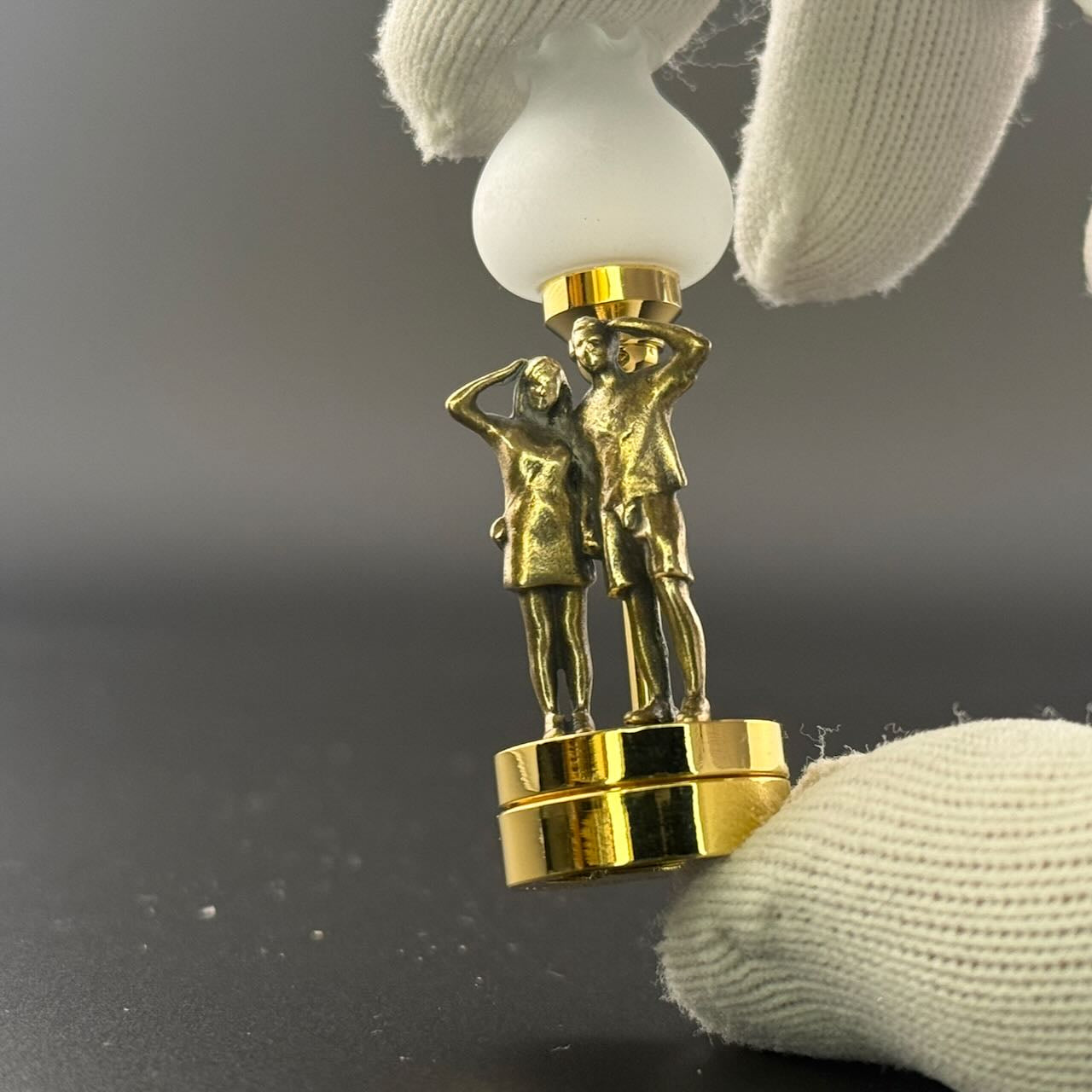 Lampe de table miniature sans contact avec baguette 1:12, lumière LED pour maison de poupée, sans contact, sans interrupteur, demande en mariage pour la Saint-Valentin