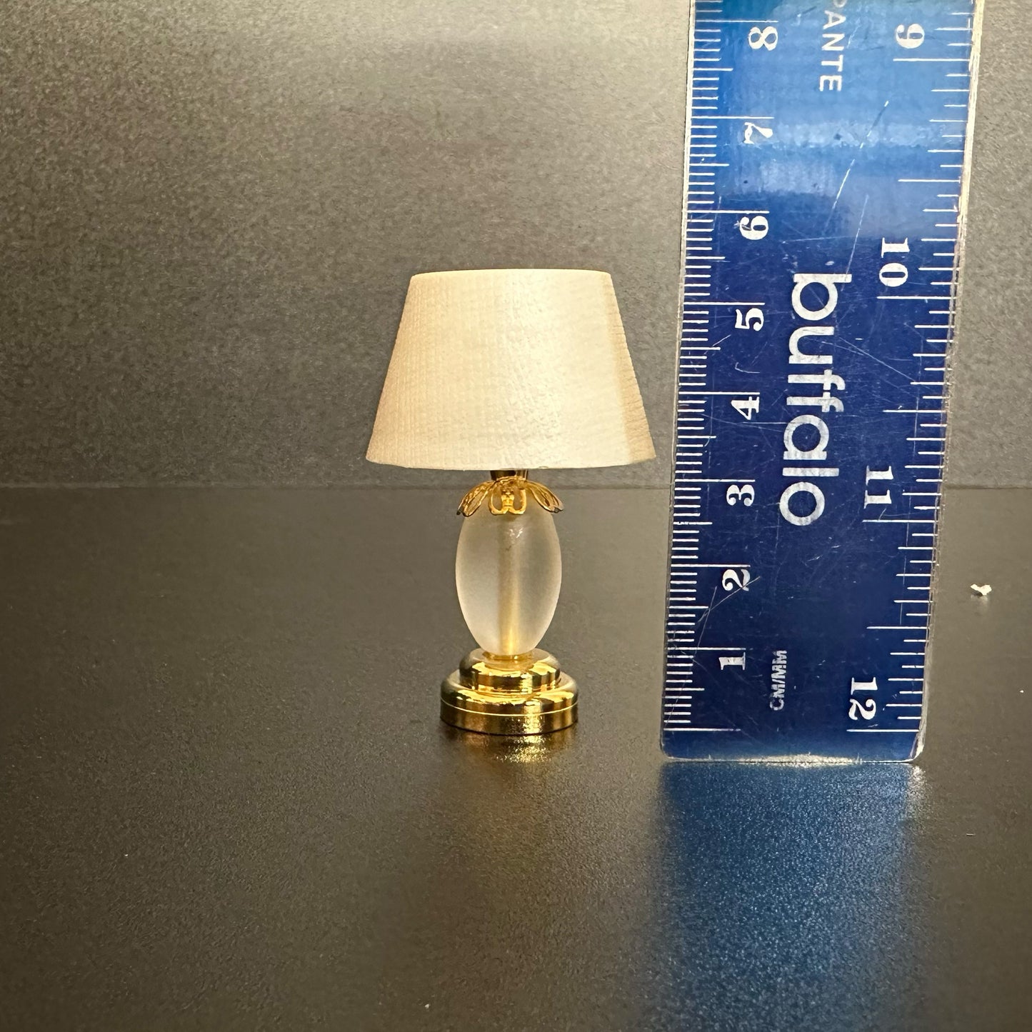 Miniature Touchless operation with Wand 1:12 table lamp LED for Dollhouse No-touch No-Switch Stick Fairy Magic