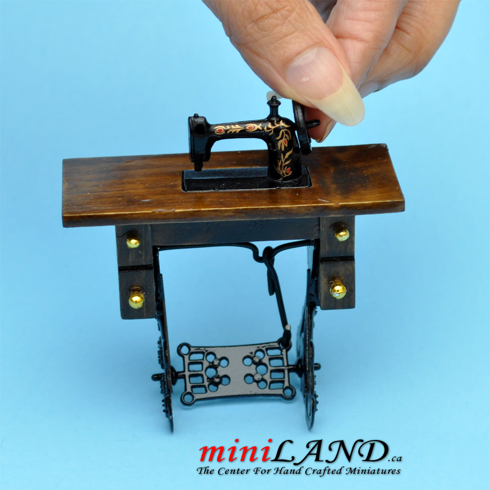 Treadle Sewing Machine WN dollhouse miniature 1:12 Economic