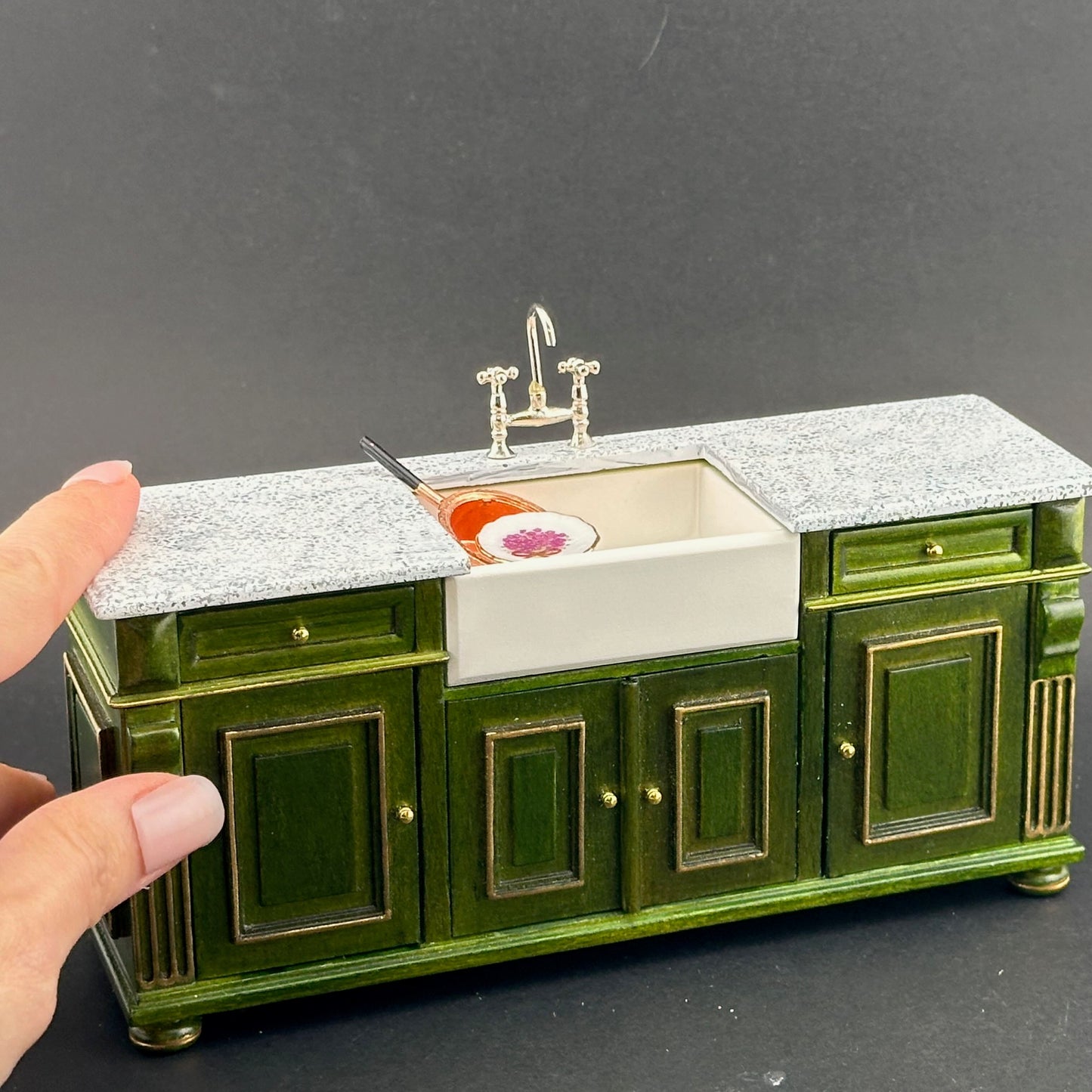 Vintage Green with gold trimming Victorian quality Kitchen sink unit counter with shelf metal sink top 1:12 dollhouse miniature
