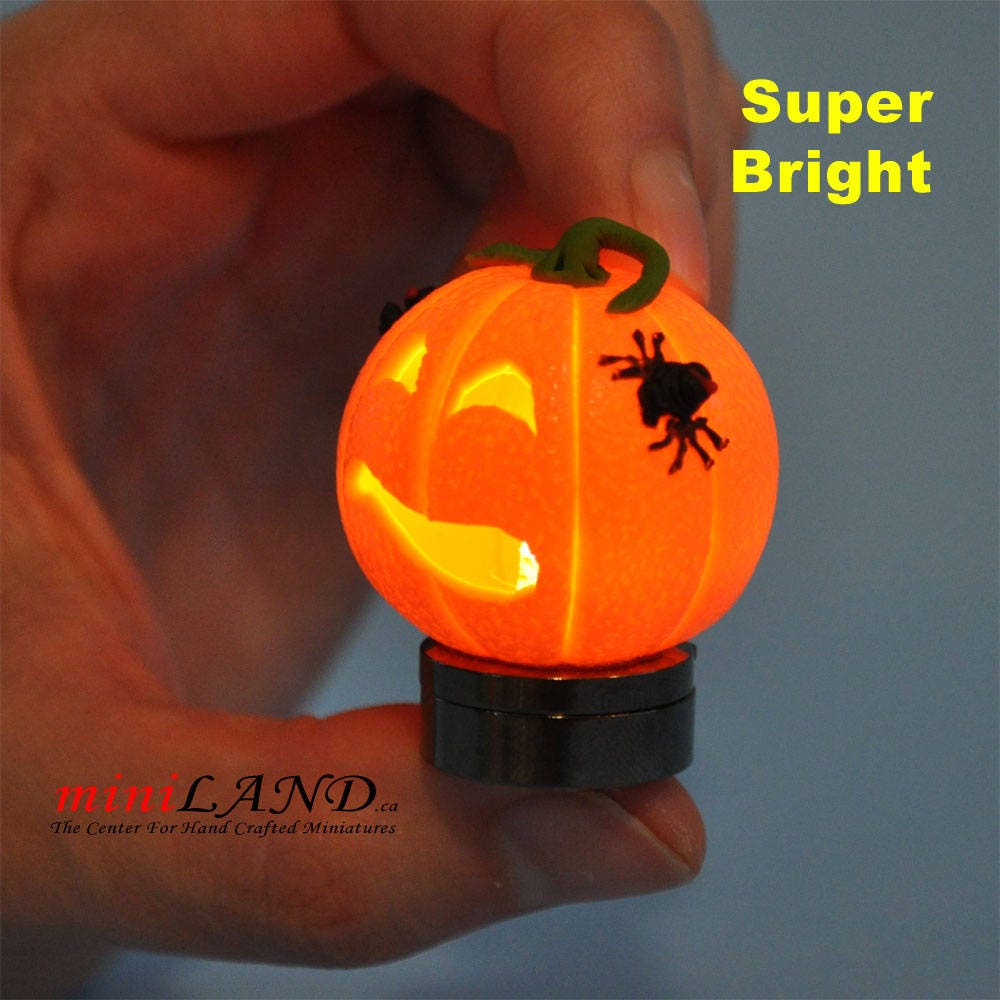 Lampe LED à piles lumineuse citrouille d'Halloween pour maison de poupée miniature 1:12 avec interrupteur marche/arrêt HOP08