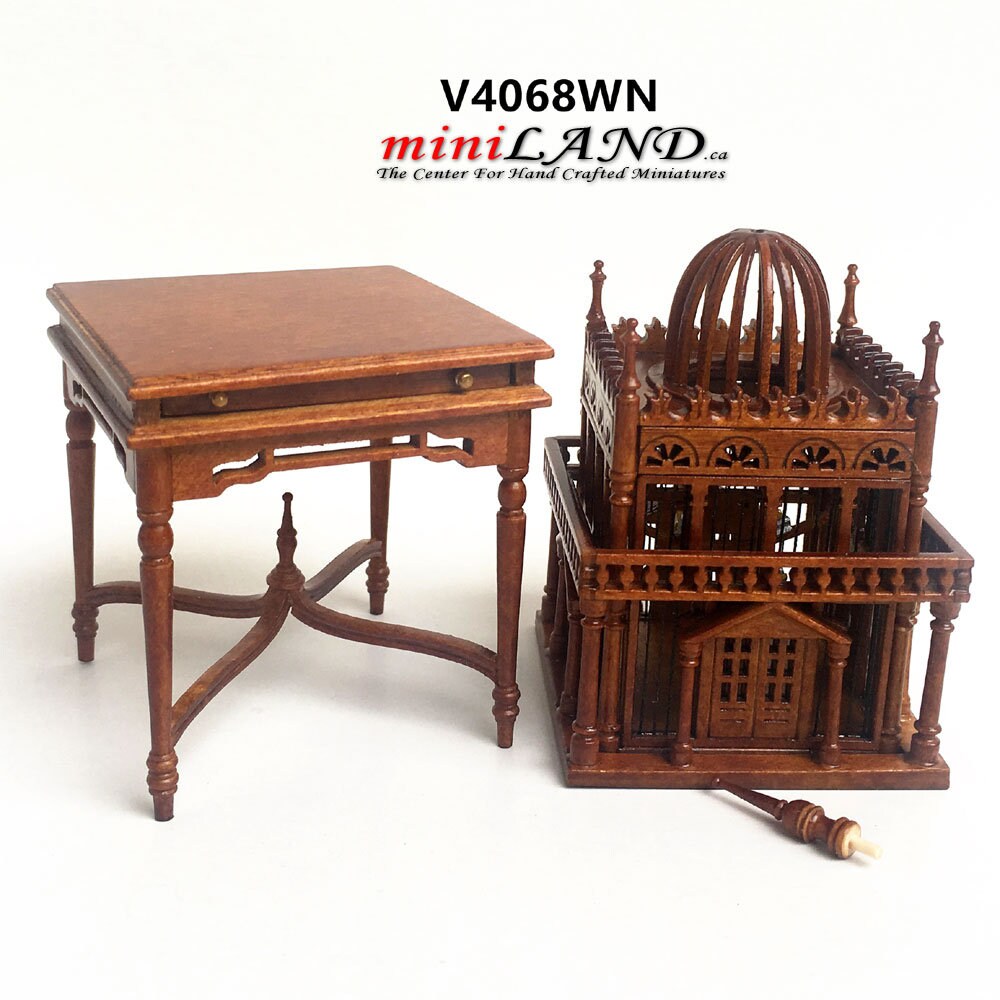 Une magnifique cage à oiseaux coloniale en bois pour maison de poupée miniature 1:12 en noyer