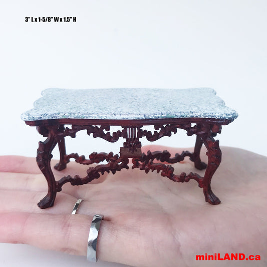 Table basse sculptée exquise couleur acajou victorien et marbre pour miniature de maison de poupée 1:12